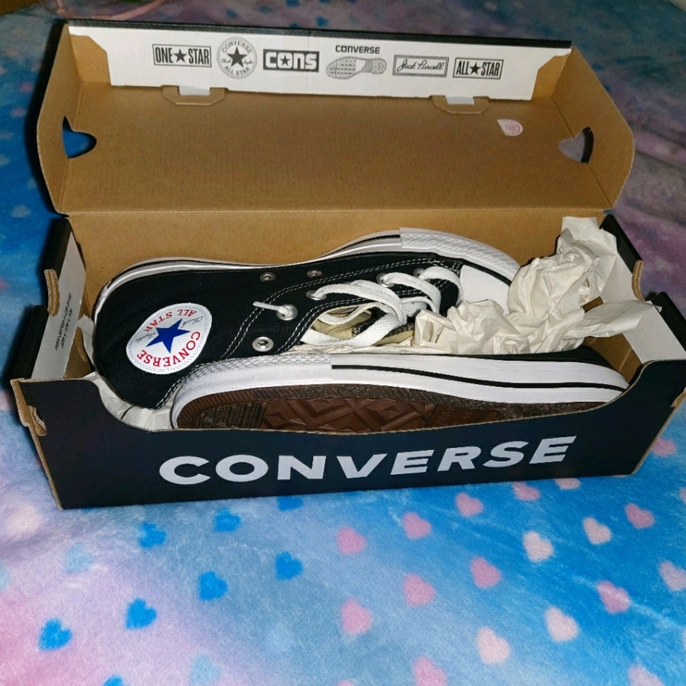 BRAND NEW black Converse